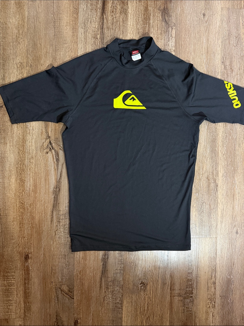 Quiksilver Men’s Black tight fitting swim shirt